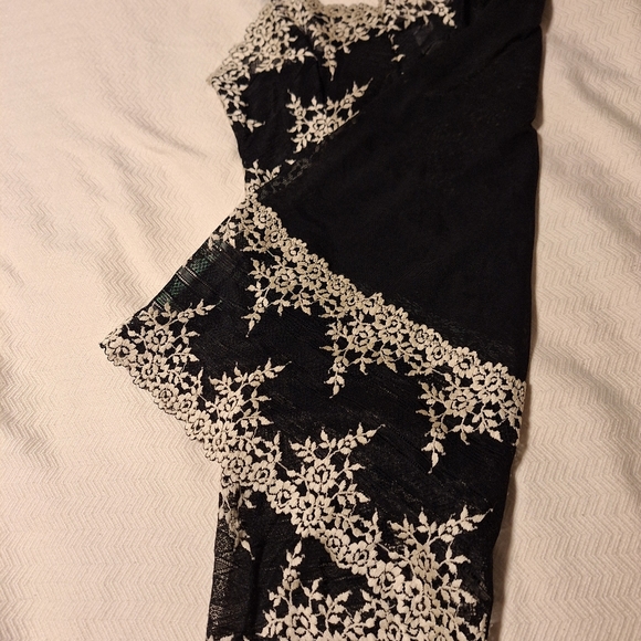 Negligee - Picture 2 of 3